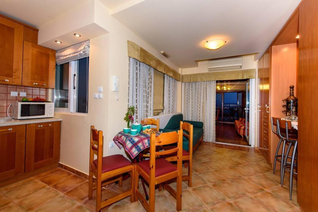 Elisabeth'S Penthouse At The Heart Of The City 레팀노 외부 사진