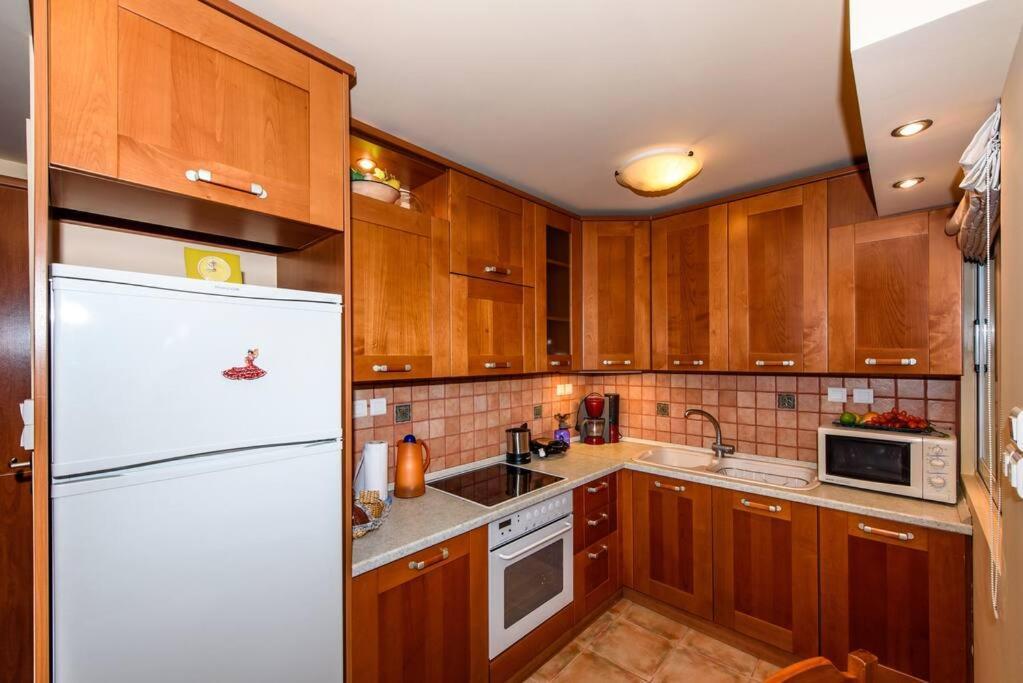Elisabeth'S Penthouse At The Heart Of The City 레팀노 외부 사진